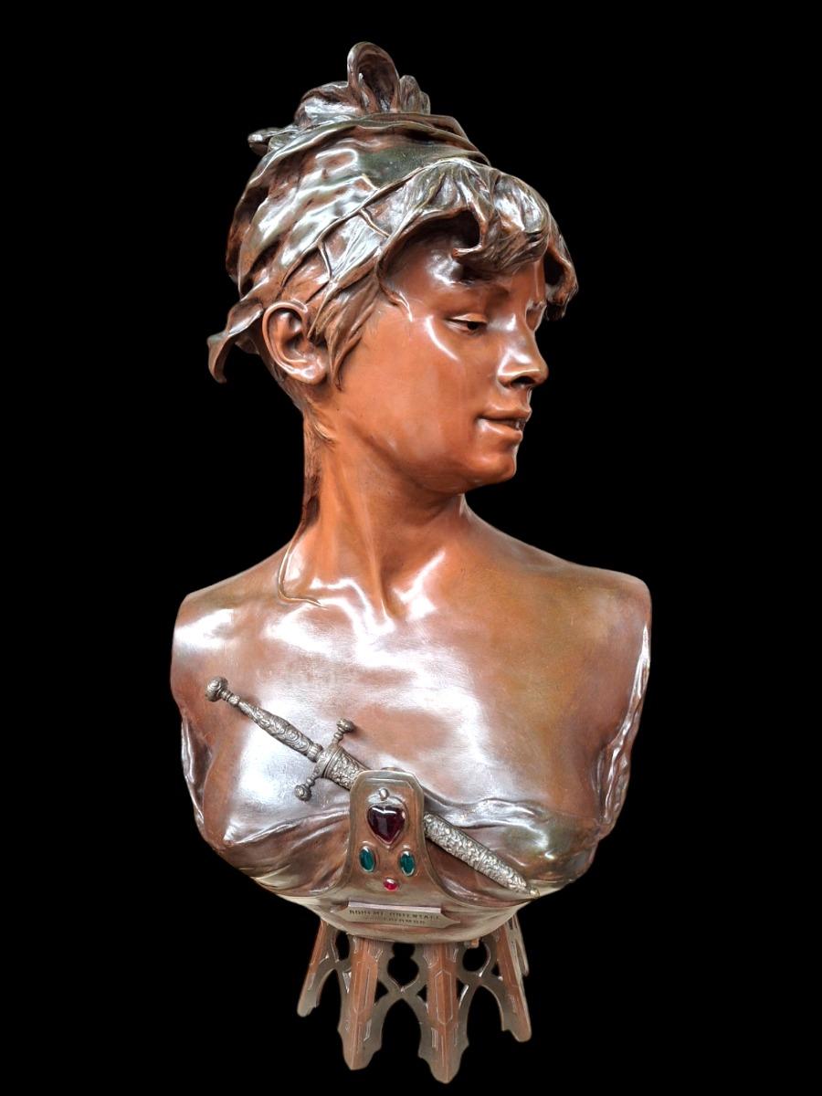  Beautiful Oriental bronze Bust.