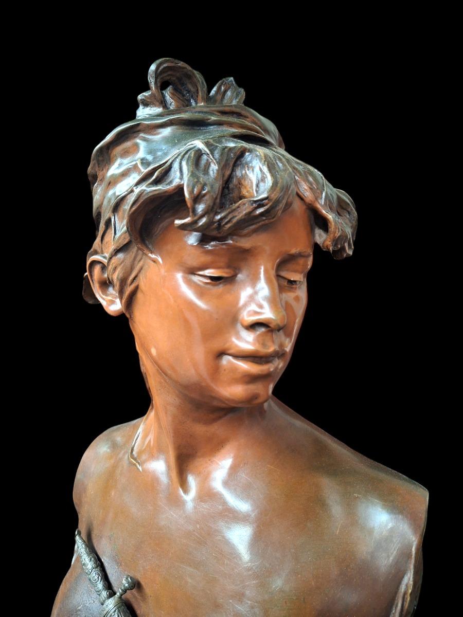  Beautiful Oriental bronze Bust.