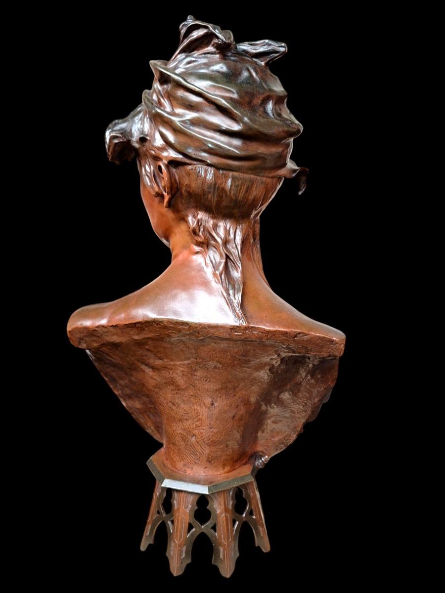  Beautiful Oriental bronze Bust.