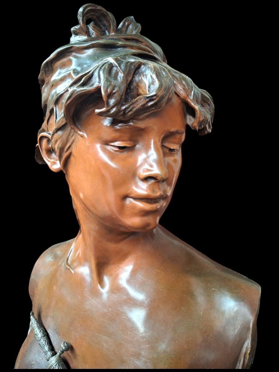  Beautiful Oriental bronze Bust.