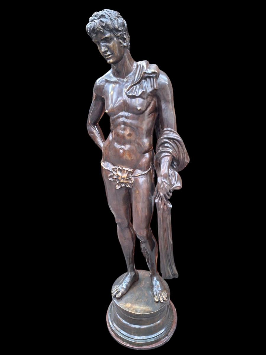 Bronze statue 