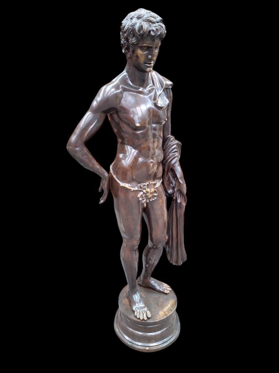 Bronze statue 