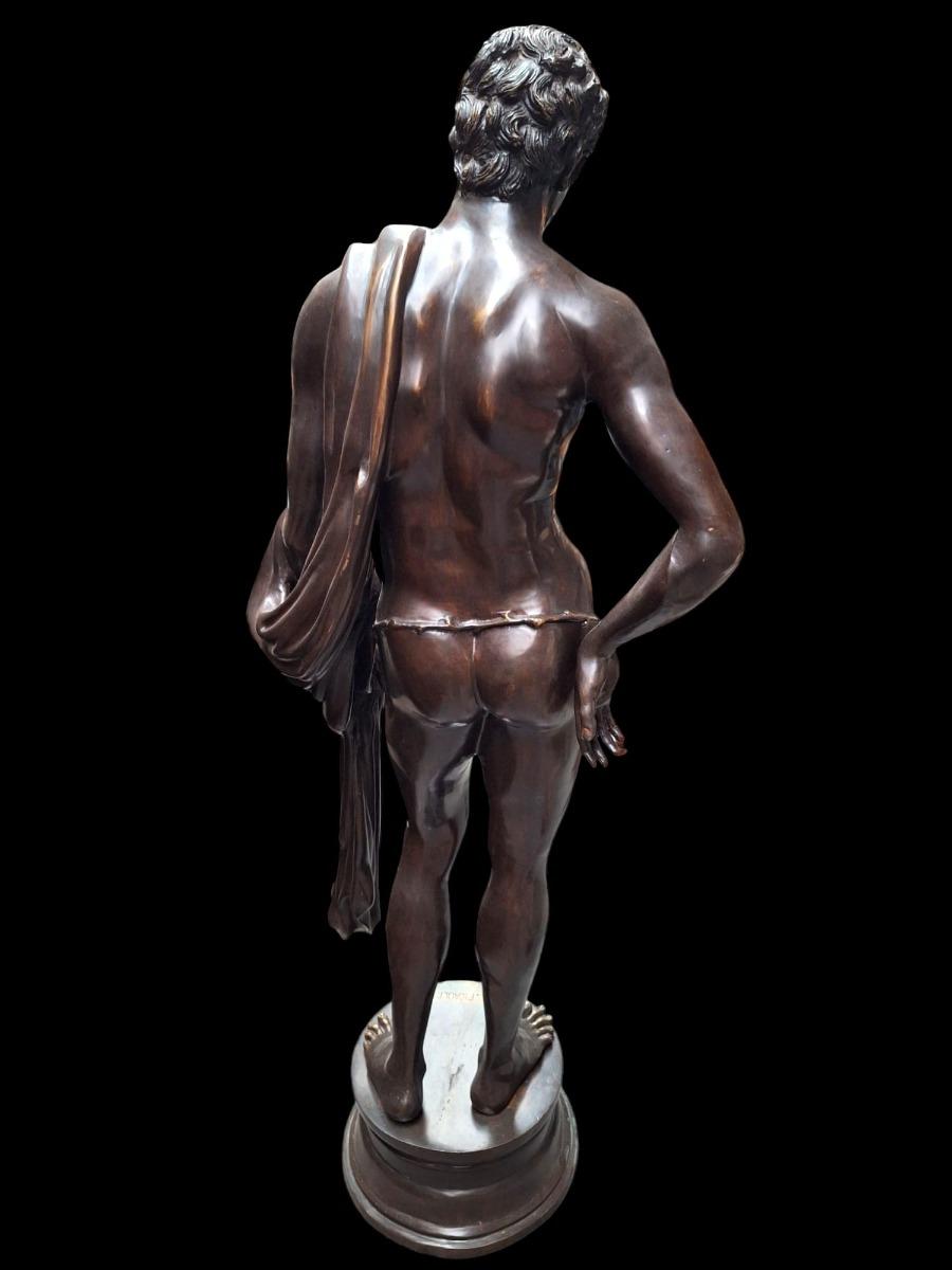 Bronze statue 