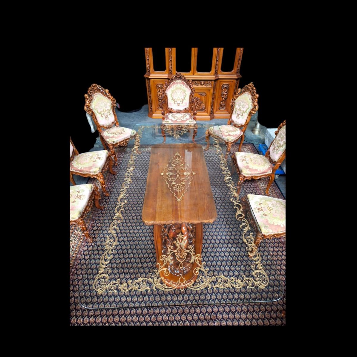 Italian Baroc style 13-piece dining suite.