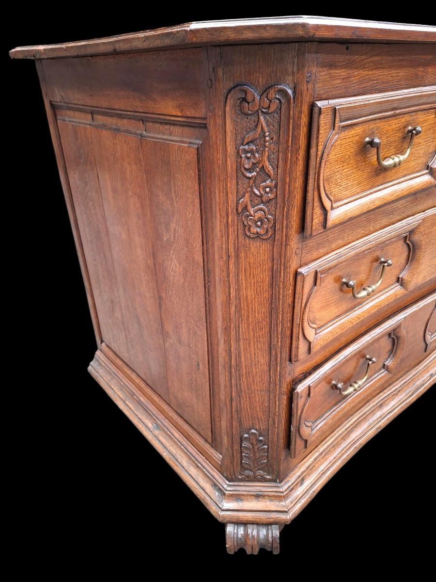  Oak chest of drawers.