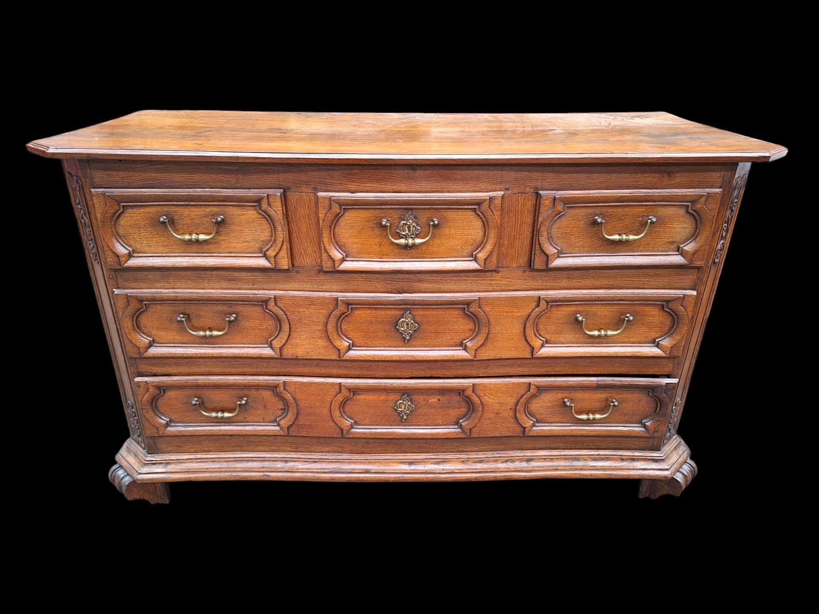  Oak chest of drawers.