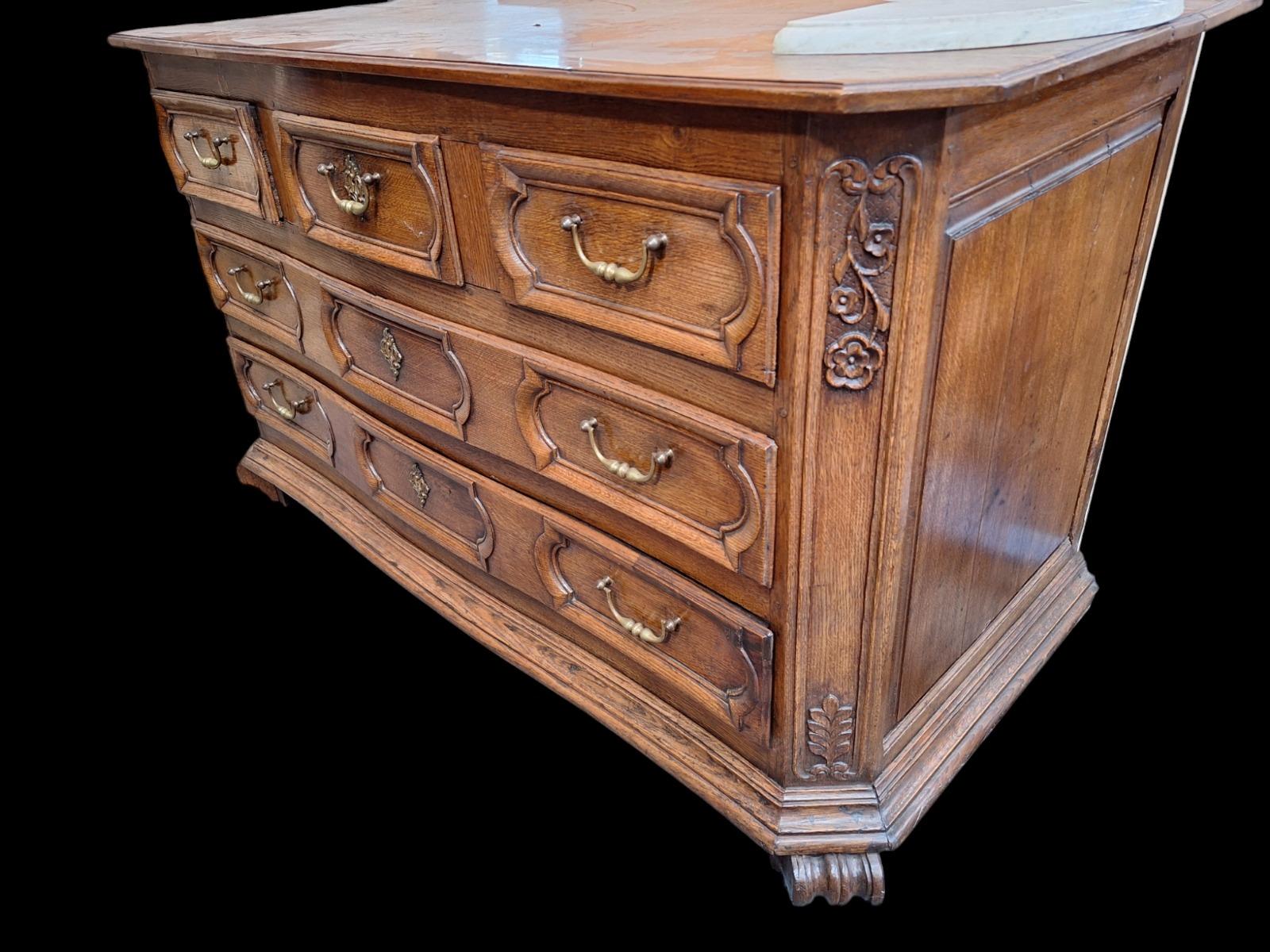  Oak chest of drawers.