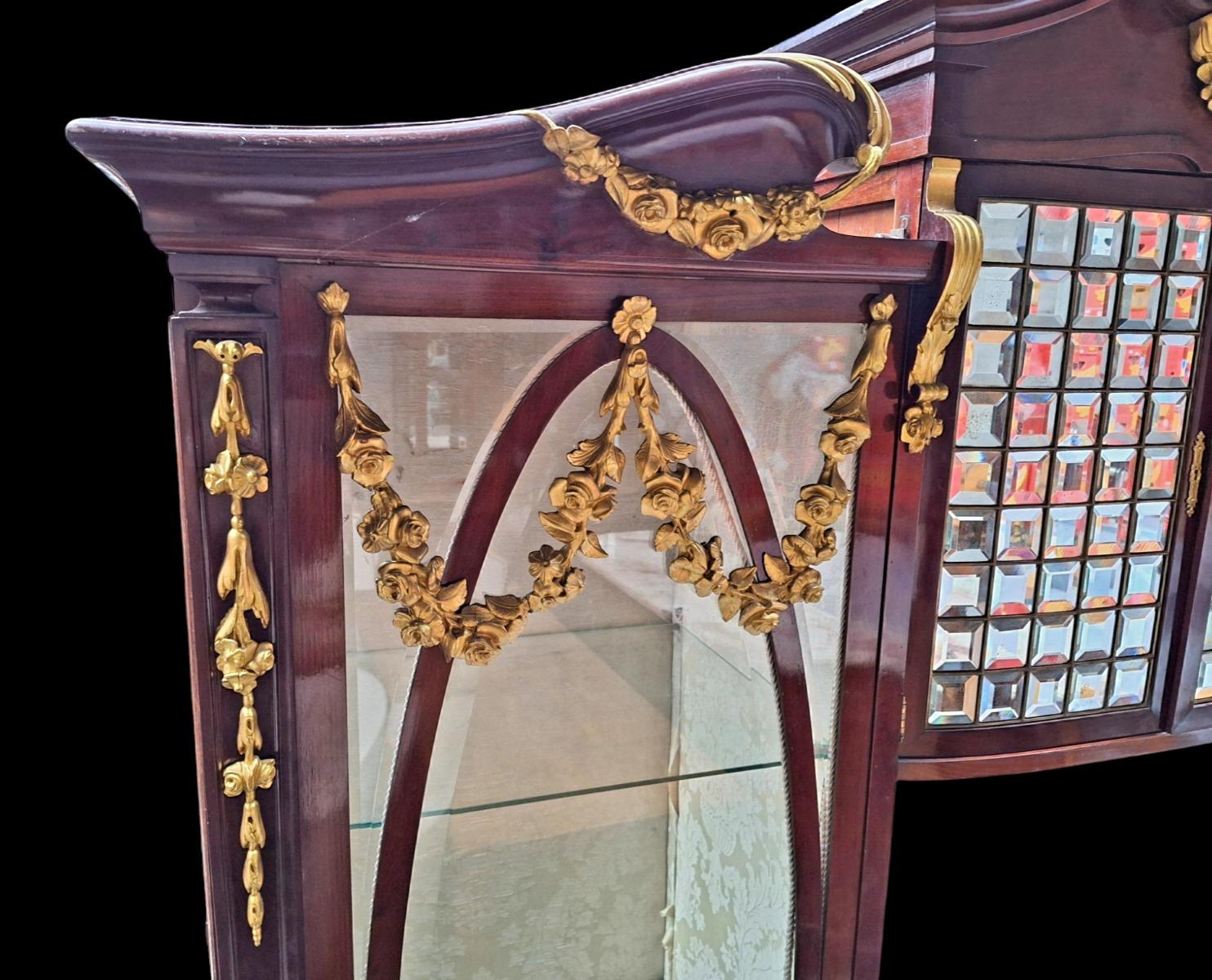 TOP quality mahogany display cabinet .