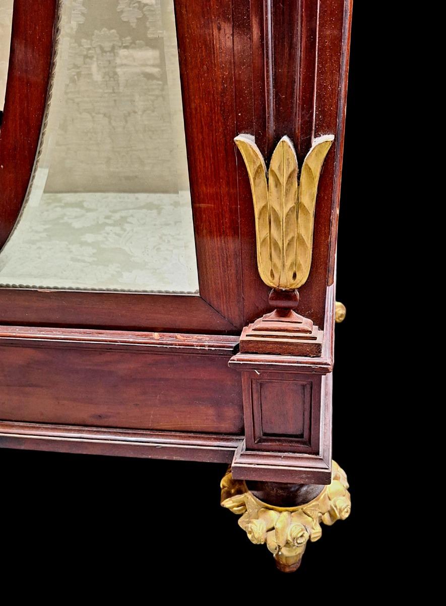 TOP quality mahogany display cabinet .